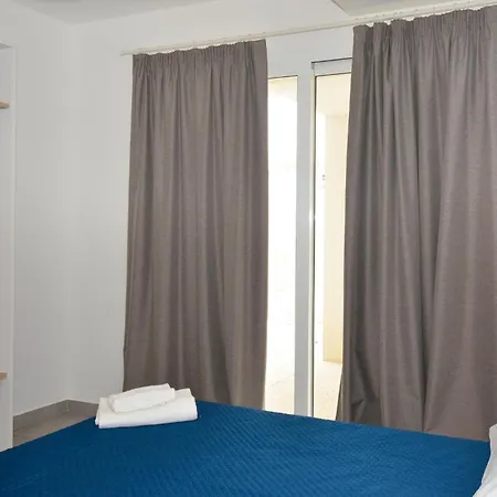 Apartment 3 Bedroom Gorgeous In *