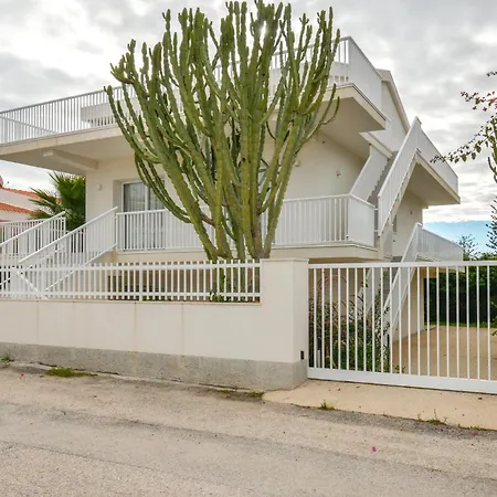 Apartamento 3 Bedroom Gorgeous In *